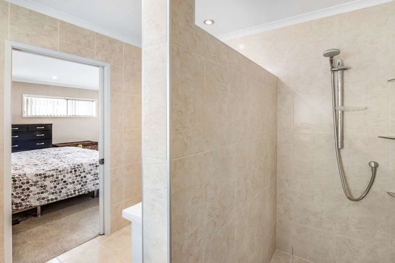 Photo of property in 9 Barry Curtis Place, Levin, 5510