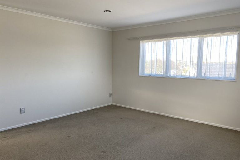 Photo of property in 1a Borrowdace Avenue, Botany Downs, Auckland, 2010