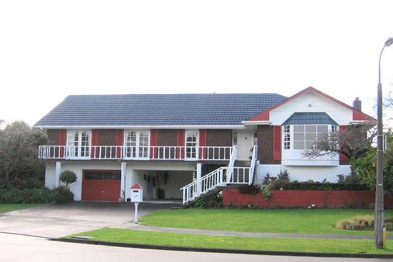 Photo of property in 19 Chilton Grove, Hokowhitu, Palmerston North, 4410