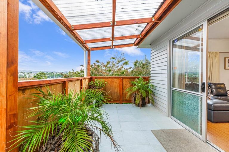 Photo of property in 13 Redwood Drive, Massey, Auckland, 0614