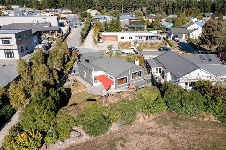 Photo of property in 9 Aspinall Street, Wanaka, 9305