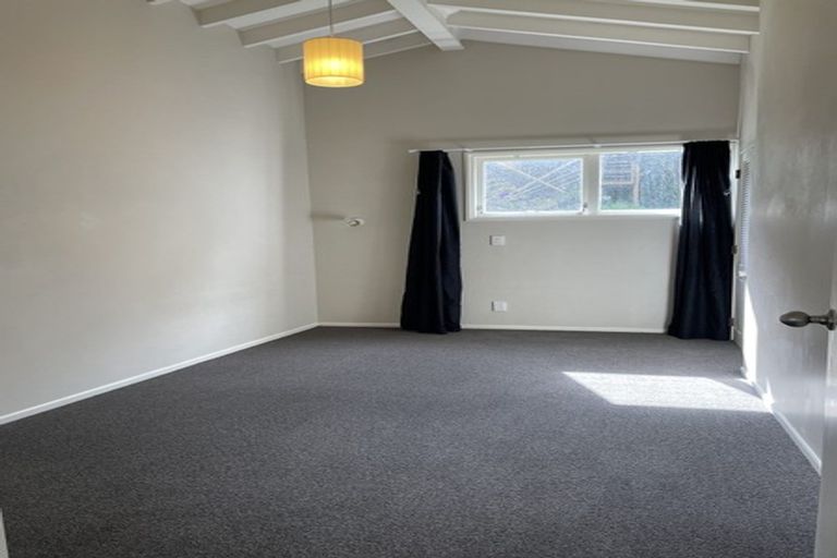 Photo of property in 62 Tio Tio Road, Miramar, Wellington, 6022