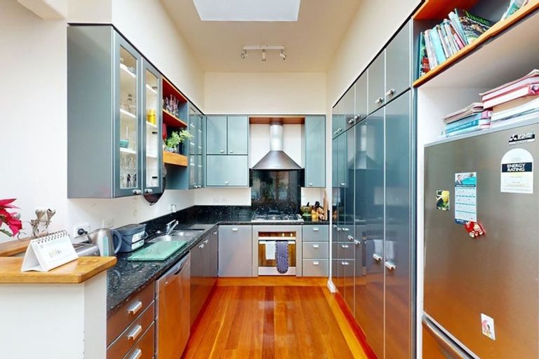 Photo of property in 6 Hawker Street, Mount Victoria, Wellington, 6011