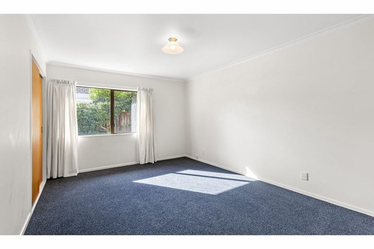 Photo of property in 2 Page Place, Hamilton East, Hamilton, 3216