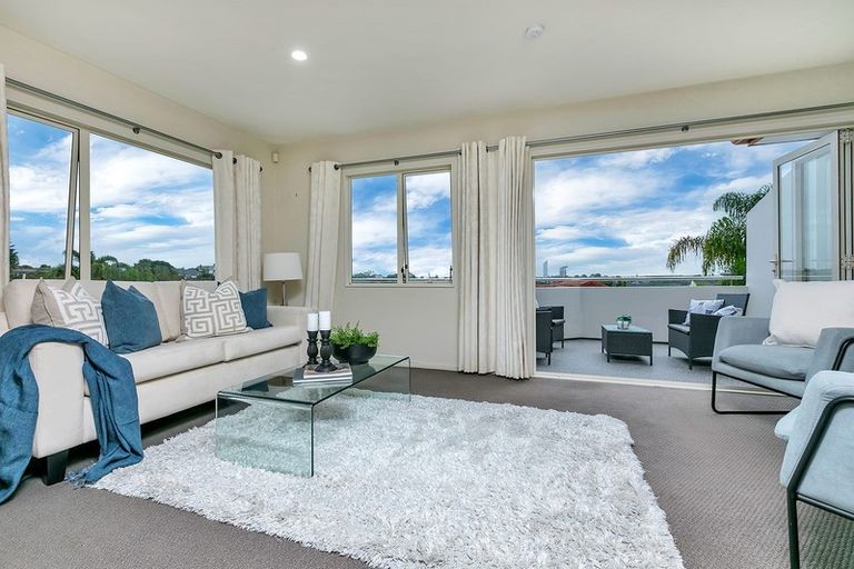 Photo of property in 3/48a Exmouth Road, Northcote, Auckland, 0627