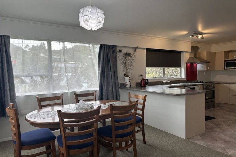 Photo of property in 1 Dorset Street, Picton, 7220