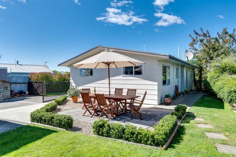 Photo of property in 28 Tait Drive, Greenmeadows, Napier, 4112