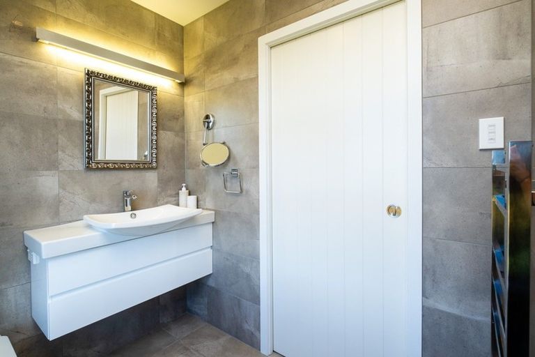 Photo of property in 3 Esk View Road, Eskdale, Napier, 4182