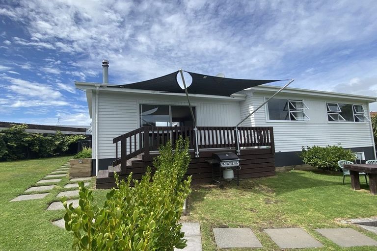 Photo of property in 7 Newbury Place, Waitara, 4320