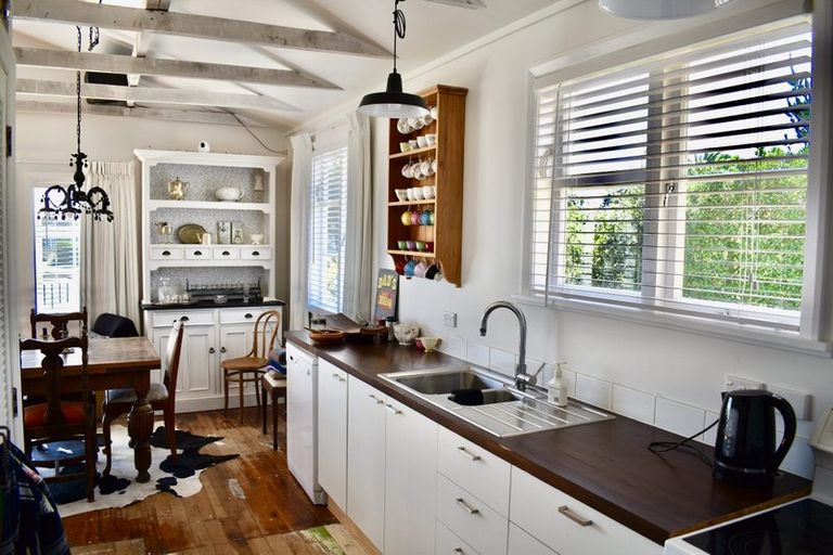 Photo of property in 60 Sarah Street, Waikawa Beach, Levin, 5573