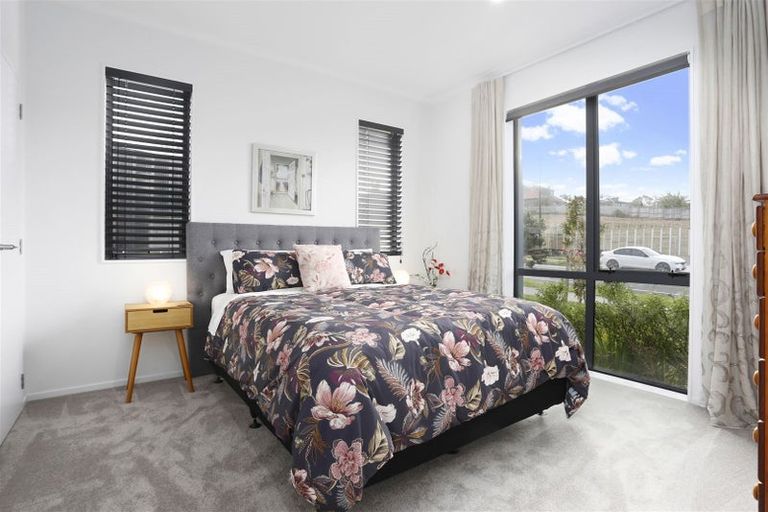 Photo of property in 21 Kukuwai Avenue, Red Beach, 0932