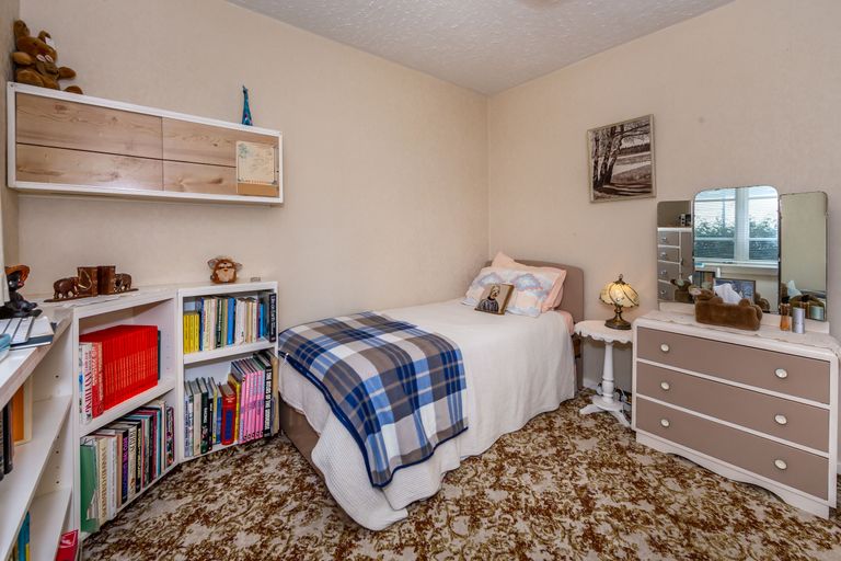 Photo of property in 13 Cradock Street, South New Brighton, Christchurch, 8062