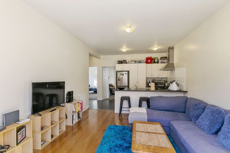 Photo of property in 91 Queens Drive, Lyall Bay, Wellington, 6022