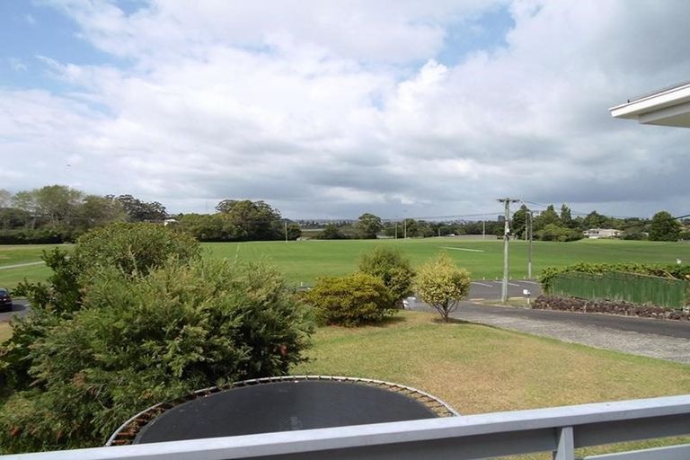 Photo of property in 130 Archibald Road, Kelston, Auckland, 0602