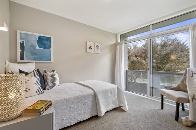 Photo of property in 473 Beach Road, Murrays Bay, Auckland, 0630