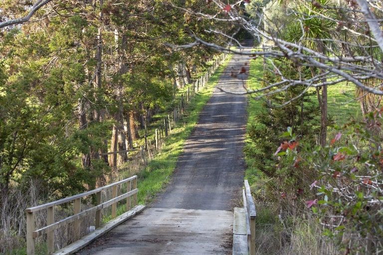 Photo of property in 1812 Kaipara Coast Highway, Kaukapakapa, 0984
