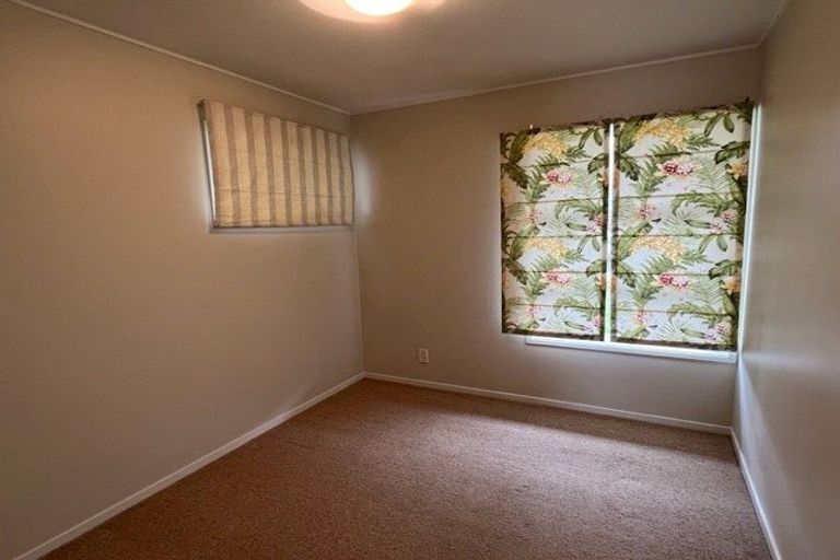 Photo of property in 4 Cromdale Avenue, Highland Park, Auckland, 2010