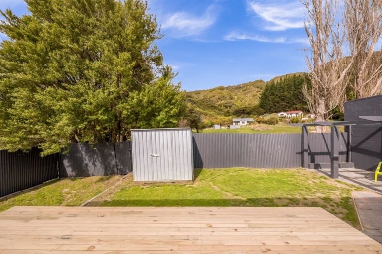 Photo of property in 15 Gardiner Grove, Wainuiomata, Lower Hutt, 5014