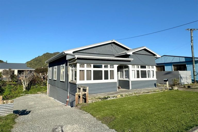 Photo of property in 9 Newcastle Street, Cobden, Greymouth, 7802