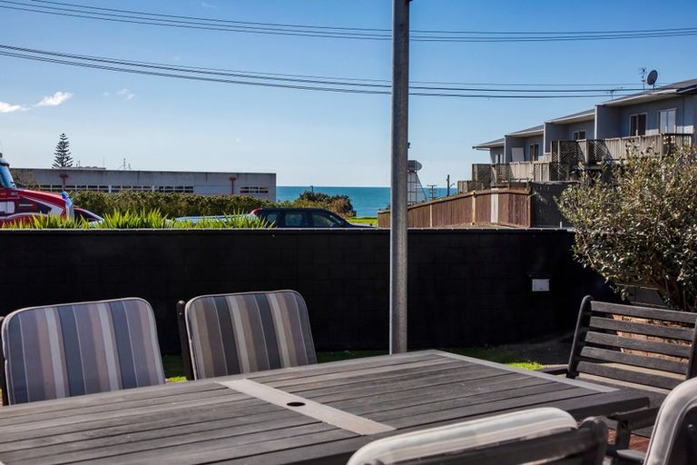 Photo of property in 39a Breakwater Road, Moturoa, New Plymouth, 4310