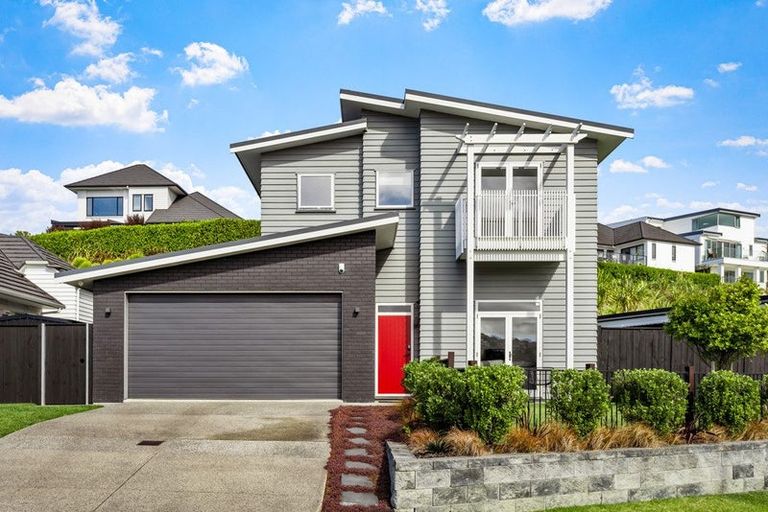 Photo of property in 92 Arran Point Parade, Orewa, 0931