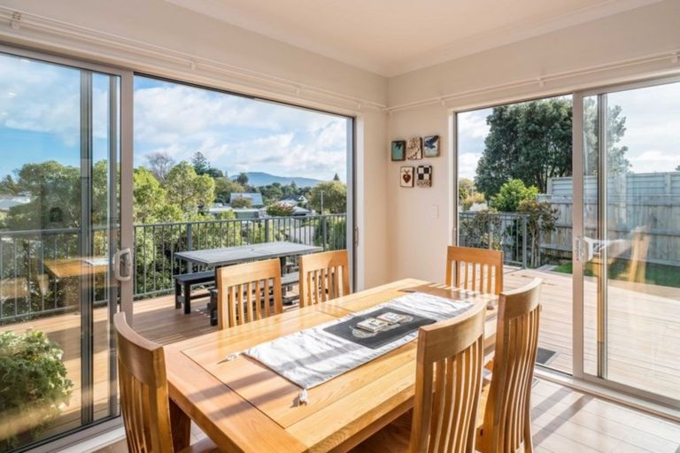 Photo of property in 17 Simpson Crescent, Raumati Beach, Paraparaumu, 5032