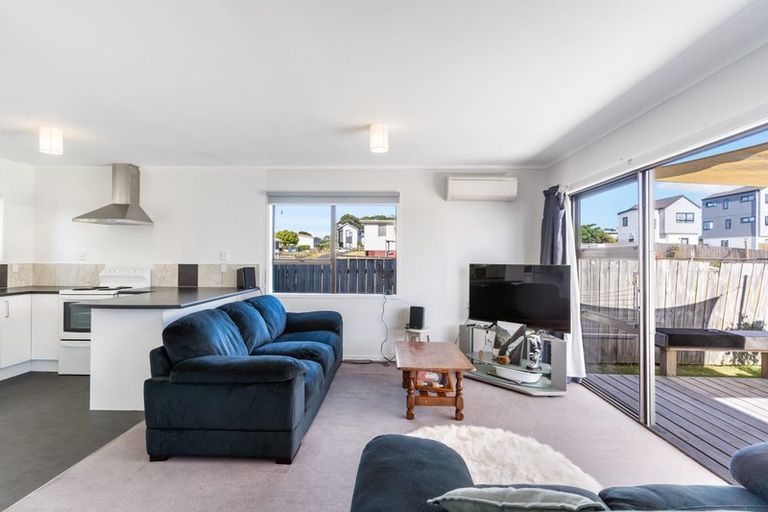 Photo of property in 1/11 Ranui Station Road, Ranui, Auckland, 0612