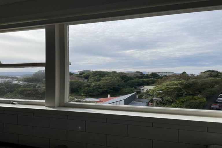 Photo of property in 2/12 Norna Crescent, Kelburn, Wellington, 6012