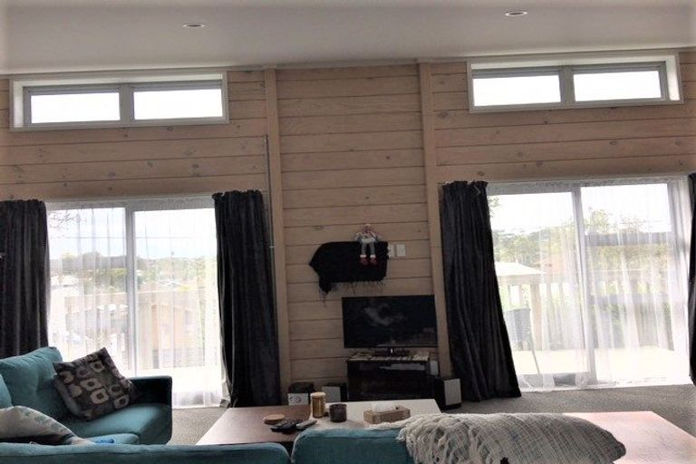 Photo of property in 56a Bay Street, Red Beach, 0932