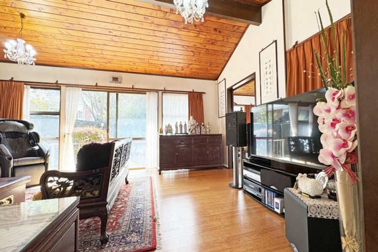 Photo of property in 3 Murano Place, Chatswood, Auckland, 0626