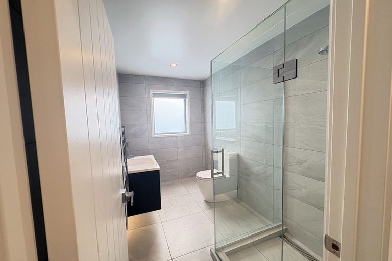 Photo of property in 154 Boord Crescent, Kumeu, 0891