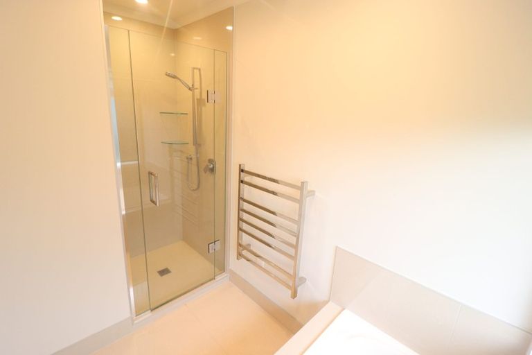 Photo of property in 12 Thomas Hamer Place, Greenhithe, Auckland, 0632