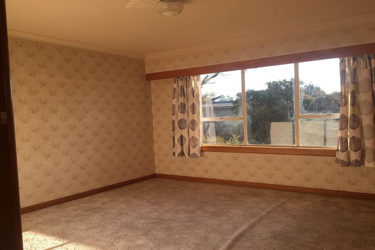 Photo of property in 1 Balmoral Street, Waimate, 7924