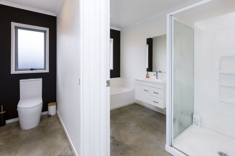 Photo of property in 14 Passchendaele Grove, Trentham, Upper Hutt, 5018