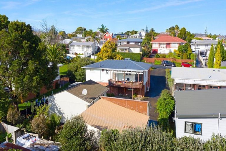 Photo of property in 15 Sherwood Avenue, Te Atatu South, Auckland, 0610