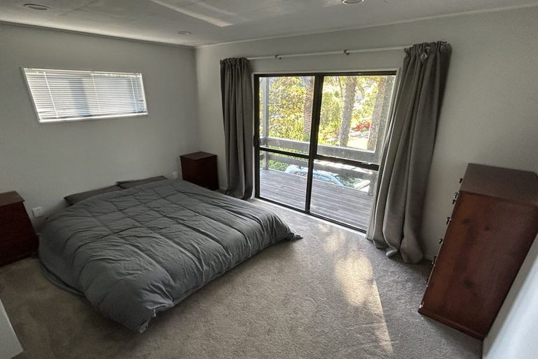 Photo of property in 15 Atlantis Place, Totara Vale, Auckland, 0629