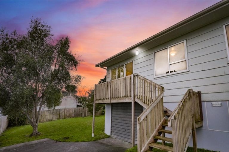 Photo of property in 5 Flaunty Place, West Harbour, Auckland, 0618