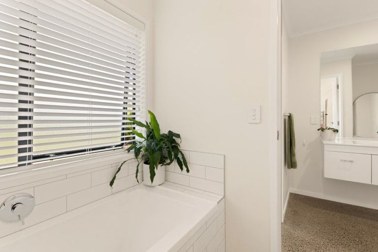 Photo of property in 3 Fernbird Grove, Kerikeri, 0294