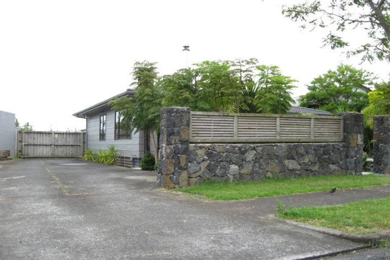 Photo of property in 4 Nadine Place, Mangere Bridge, Auckland, 2022