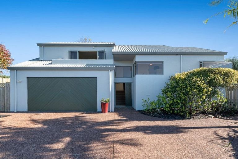 Photo of property in 5 Rifleman Rise, Unsworth Heights, Auckland, 0632