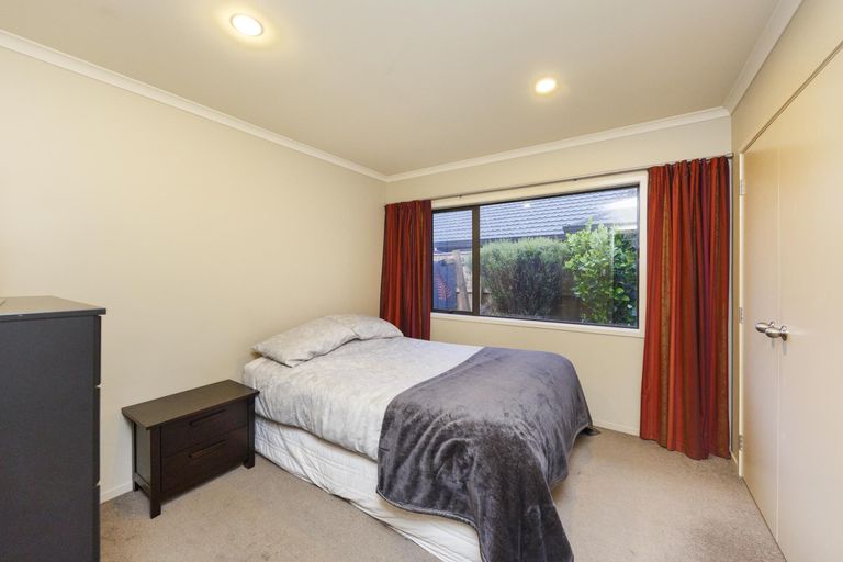 Photo of property in 5 Ron Place, Fitzherbert, Palmerston North, 4410
