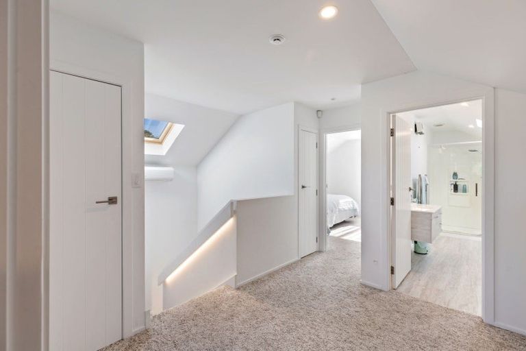 Photo of property in 51 Coutts Way, Fitzherbert, Palmerston North, 4410