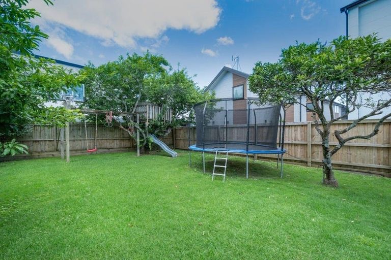 Photo of property in 3 Shamrock Lane, Te Atatu Peninsula, Auckland, 0610