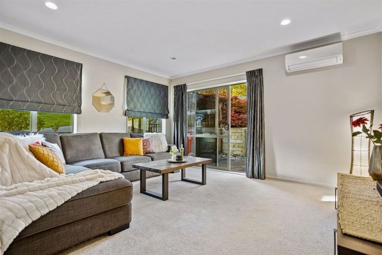 Photo of property in 31 Quincey Place, Massey, Auckland, 0614