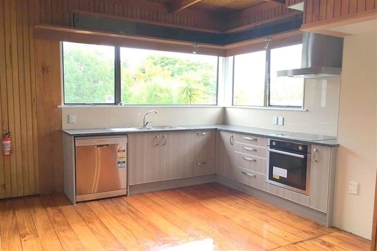 Photo of property in 11 Hutchinson Avenue, New Lynn, Auckland, 0600