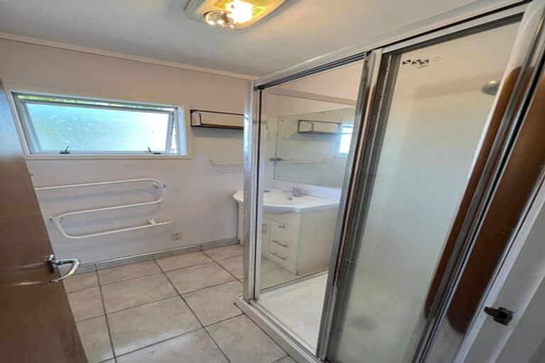 Photo of property in 2/142 Birkdale Road, Birkdale, Auckland, 0626