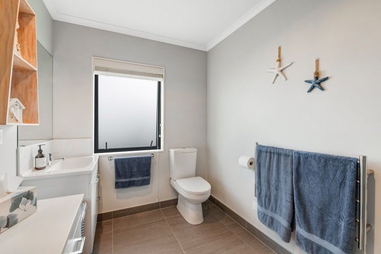 Photo of property in 14 Kingfisher Road, Silverdale, 0932