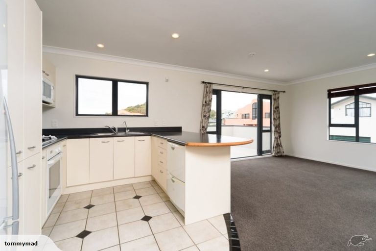 Photo of property in 8a Birkhall Grove, Strathmore Park, Wellington, 6022