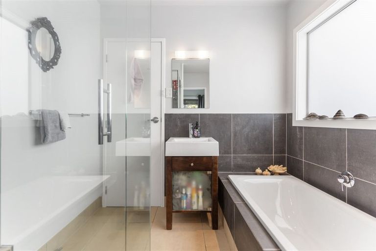 Photo of property in 13 Callender Place, Shelly Park, Auckland, 2014