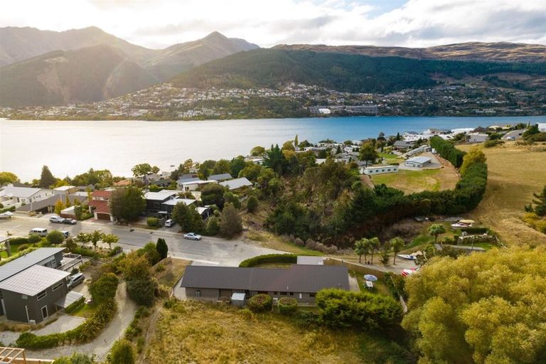 Photo of property in 77 Oregon Drive, Kelvin Heights, Queenstown, 9300